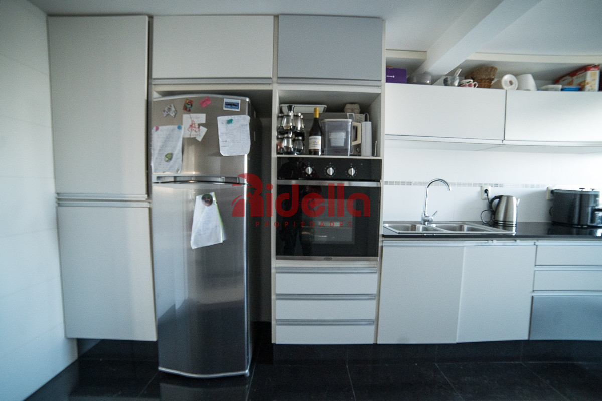 Apartamento ID.460 - Venta de Apartamento 3 dormitorios + servicio en Península, Punta del Este