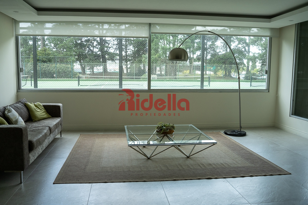 Apartamento ID.557 - Apartamento en venta 4 dormitorios, Roosvelt, Punta del Este