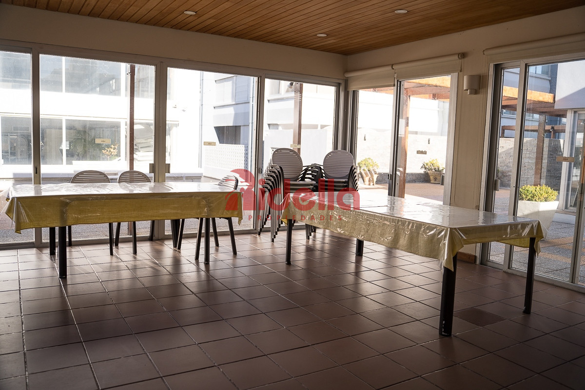 Apartamento ID.460 - Venta de Apartamento 3 dormitorios + servicio en Península, Punta del Este