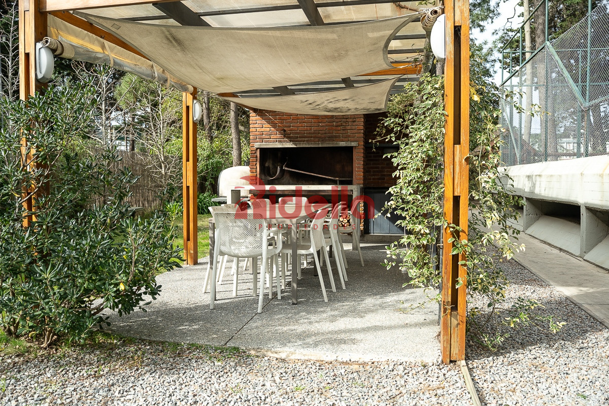 Apartamento ID.557 - Apartamento en venta 4 dormitorios, Roosvelt, Punta del Este