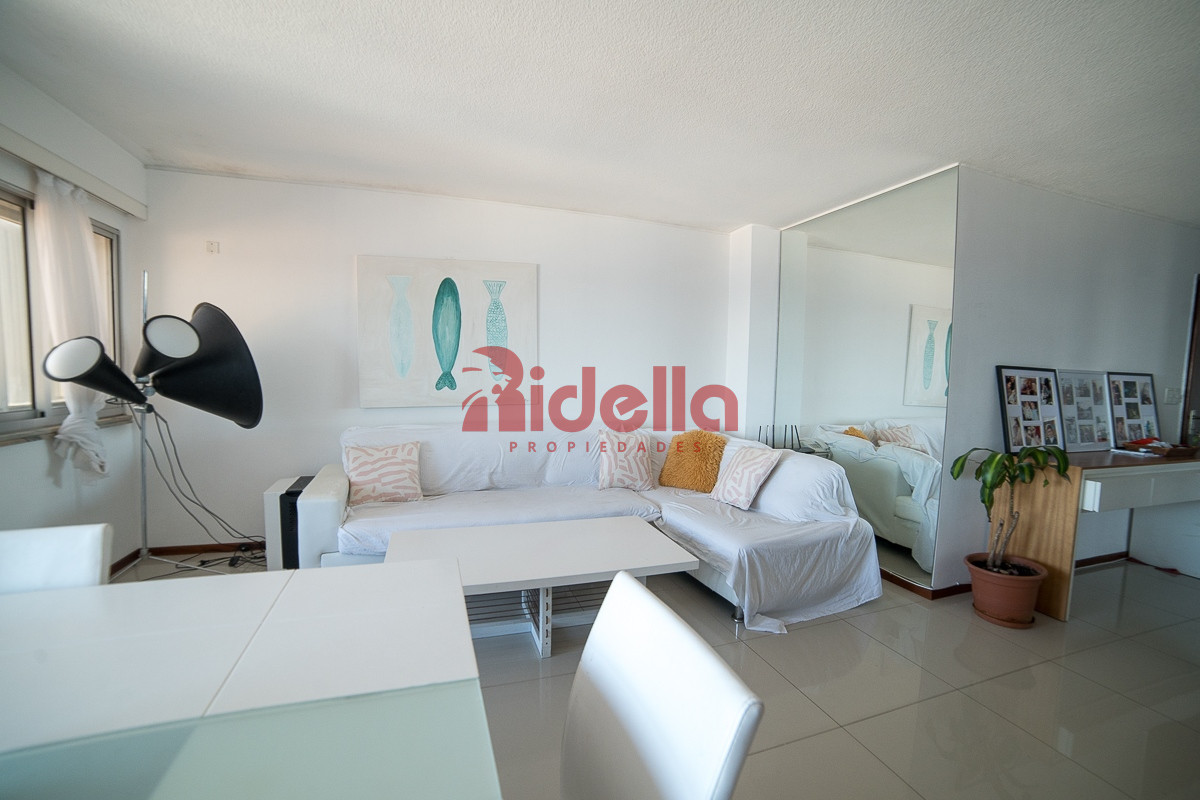 Apartamento ID.460 - Venta de Apartamento 3 dormitorios + servicio en Península, Punta del Este