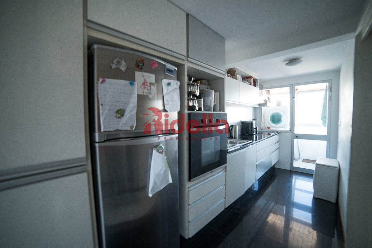Apartamento ID.460 - Venta de Apartamento 3 dormitorios + servicio en Península, Punta del Este