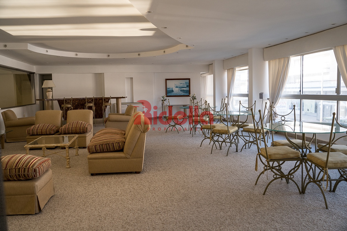 Apartamento ID.460 - Venta de Apartamento 3 dormitorios + servicio en Península, Punta del Este