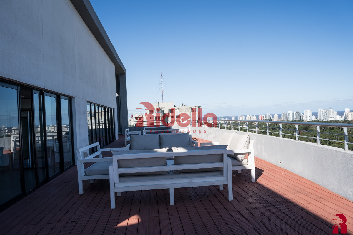 Apartamento ID.557 - Apartamento en venta 4 dormitorios, Roosvelt, Punta del Este