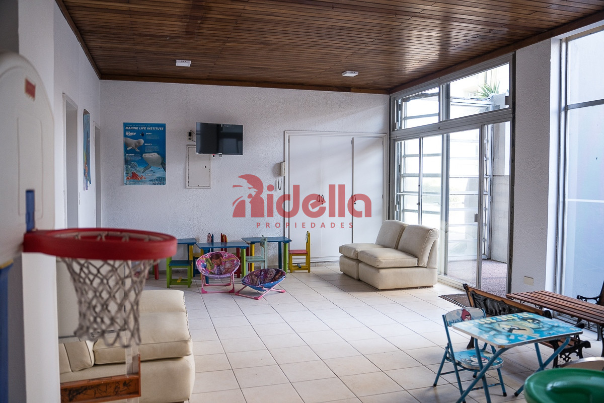 Apartamento ID.460 - Venta de Apartamento 3 dormitorios + servicio en Península, Punta del Este