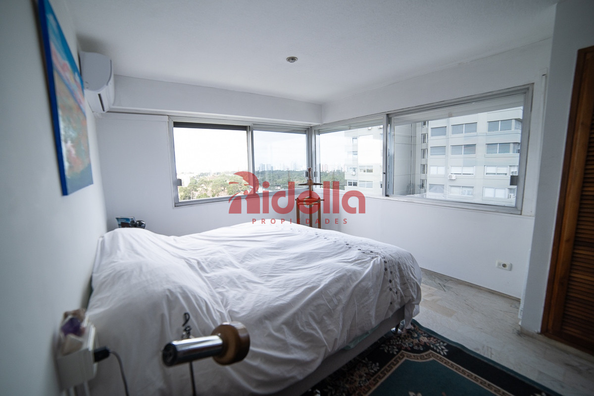 Apartamento ID.557 - Apartamento en venta 4 dormitorios, Roosvelt, Punta del Este