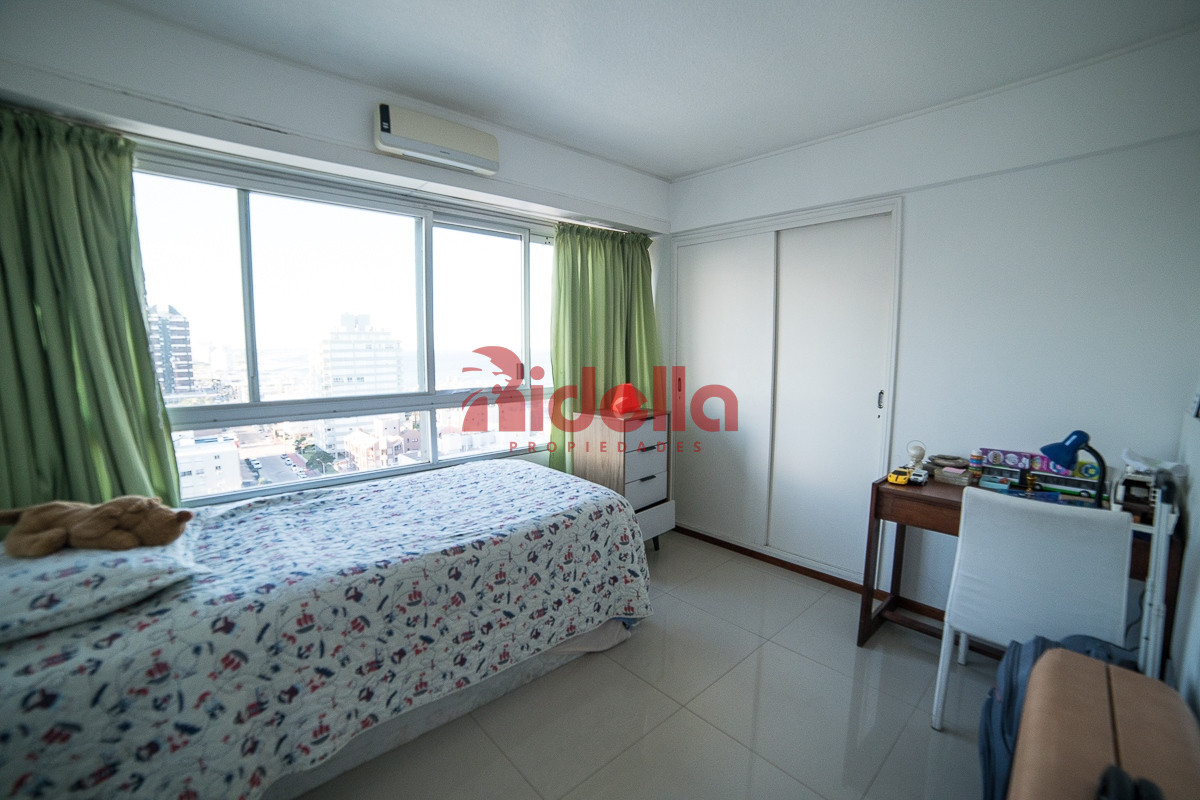 Apartamento ID.460 - Venta de Apartamento 3 dormitorios + servicio en Península, Punta del Este