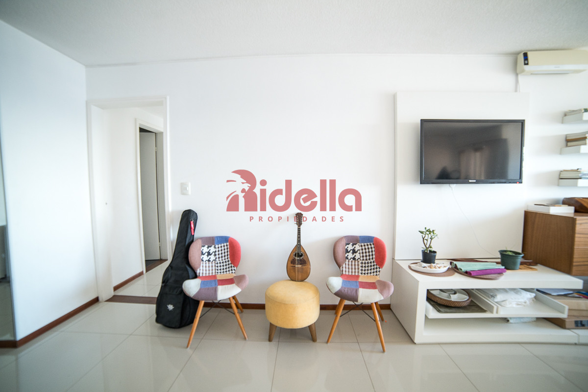Apartamento ID.460 - Venta de Apartamento 3 dormitorios + servicio en Península, Punta del Este