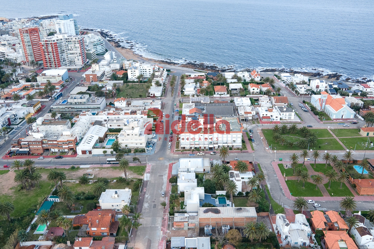 Apartamento ID.565 - Venta de apartamento 2 dormitorios en Península, Punta del Este