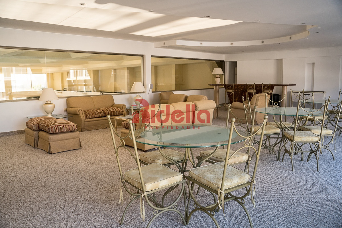 Apartamento ID.460 - Venta de Apartamento 3 dormitorios + servicio en Península, Punta del Este
