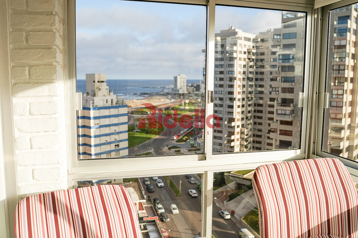 Apartamento ID.517 - Venta de Apartamento 3 dormitorios en Torre Triangulo, Punta del Este