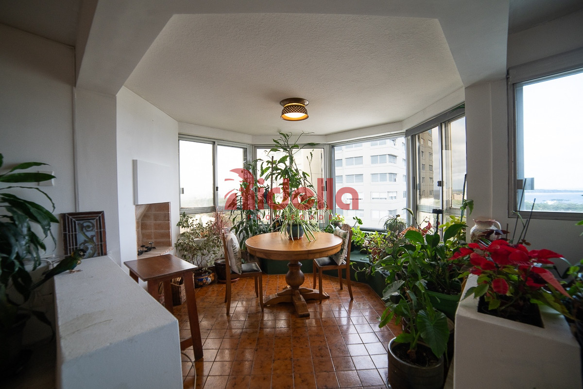 Apartamento ID.557 - Apartamento en venta 4 dormitorios, Roosvelt, Punta del Este
