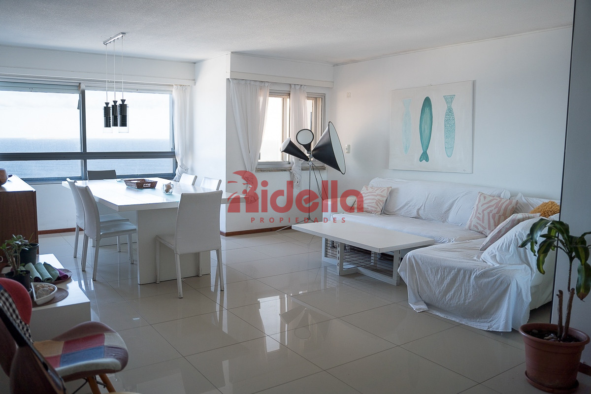 Apartamento ID.460 - Venta de Apartamento 3 dormitorios + servicio en Península, Punta del Este