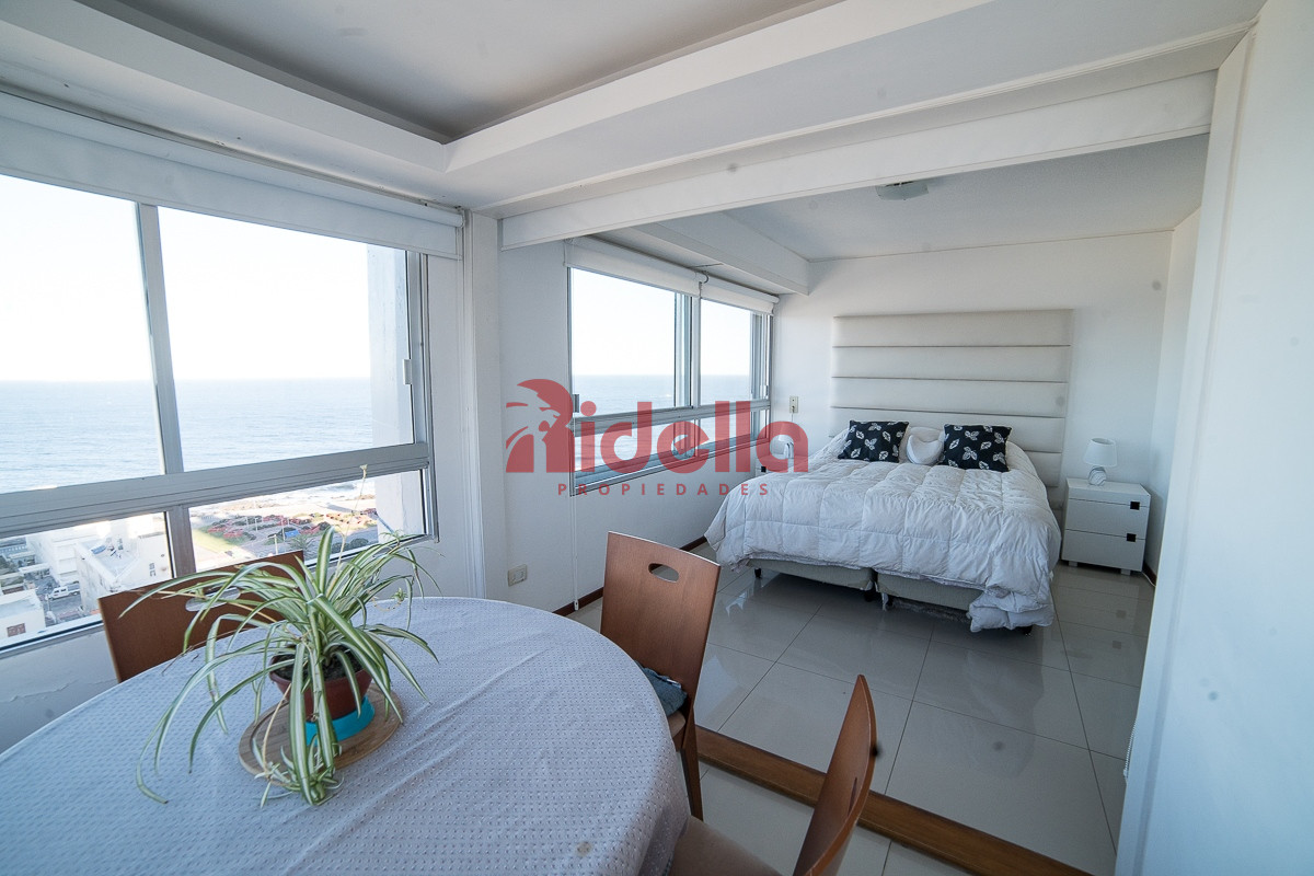 Apartamento ID.460 - Venta de Apartamento 3 dormitorios + servicio en Península, Punta del Este
