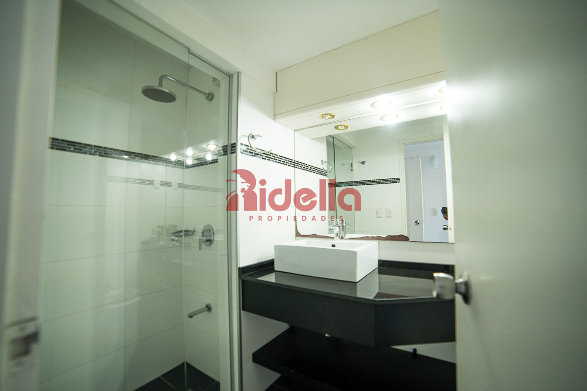 Apartamento ID.460 - Venta de Apartamento 3 dormitorios + servicio en Península, Punta del Este