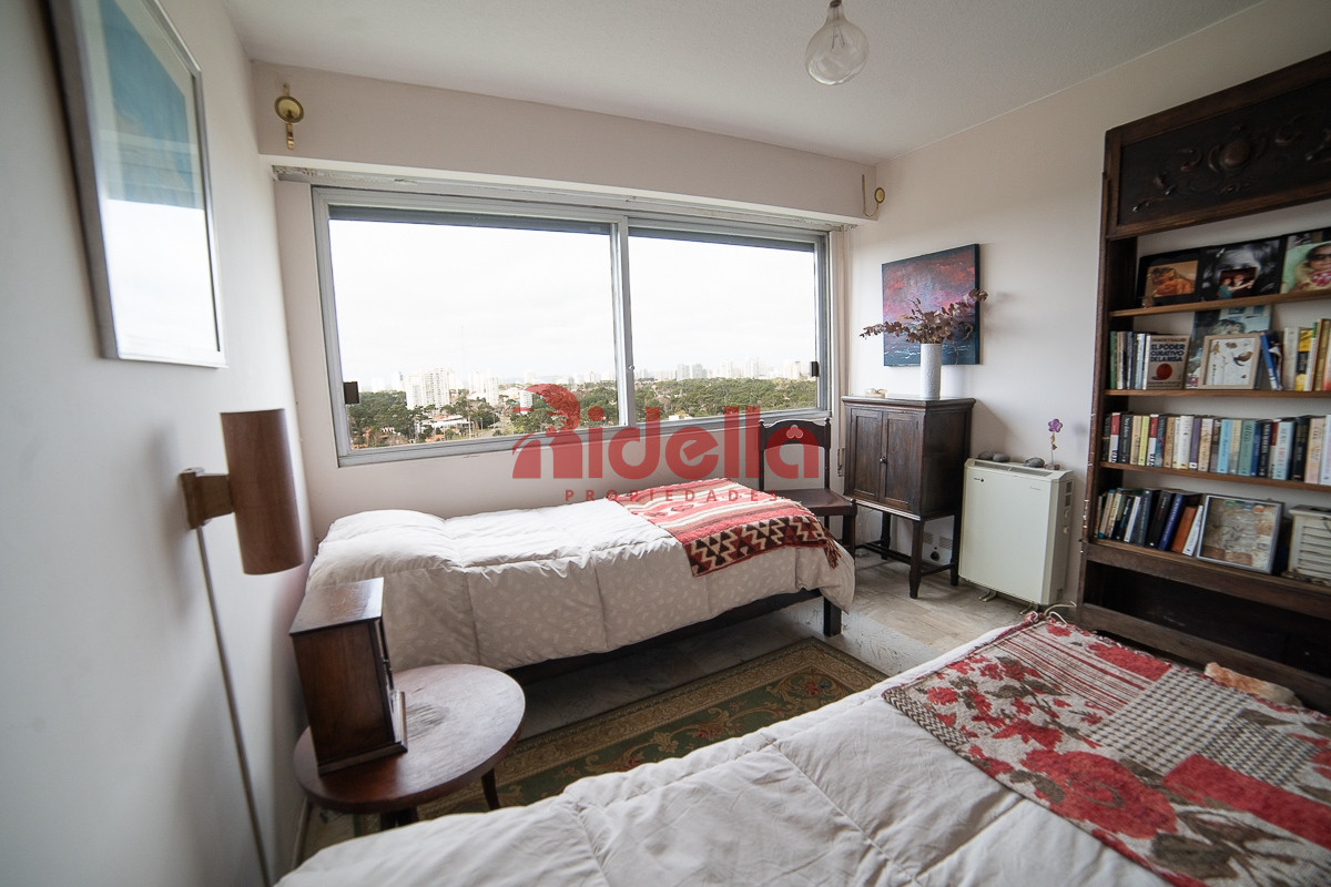 Apartamento ID.557 - Apartamento en venta 4 dormitorios, Roosvelt, Punta del Este