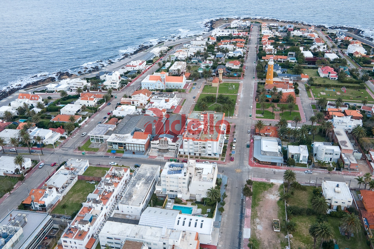 Apartamento ID.565 - Venta de apartamento 2 dormitorios en Península, Punta del Este