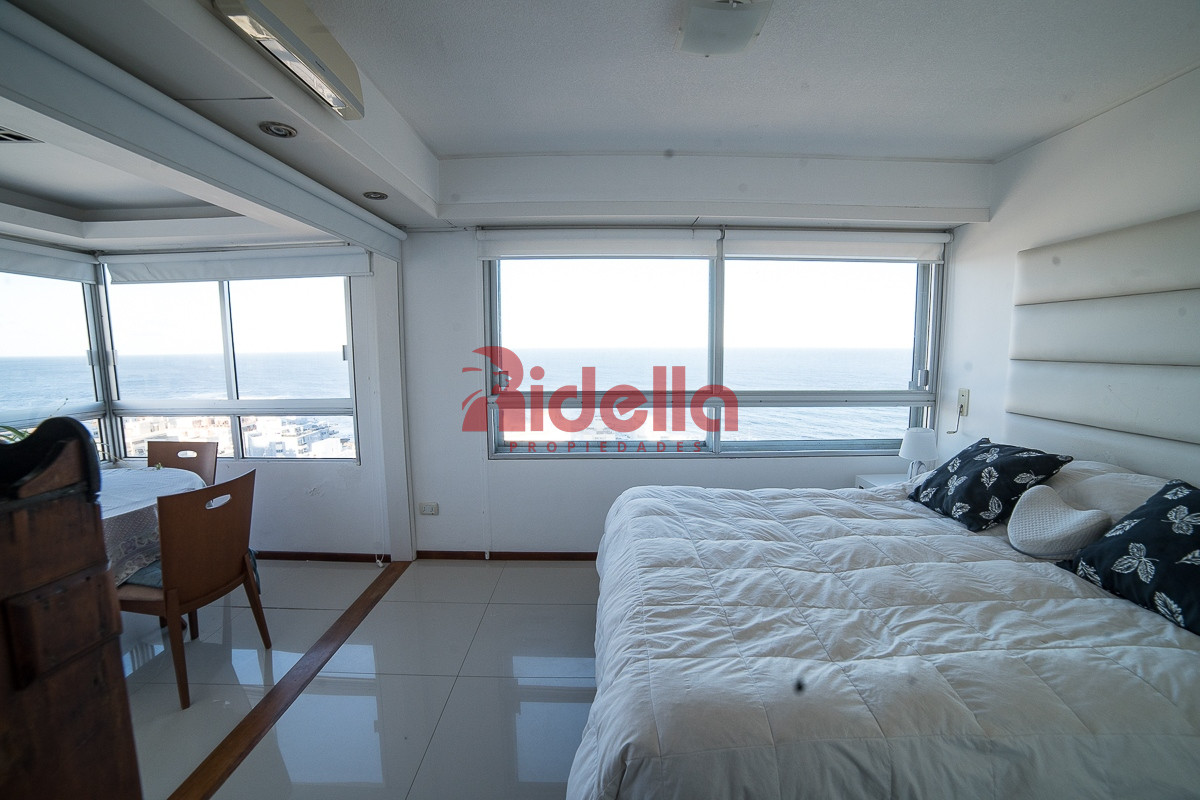Apartamento ID.460 - Venta de Apartamento 3 dormitorios + servicio en Península, Punta del Este