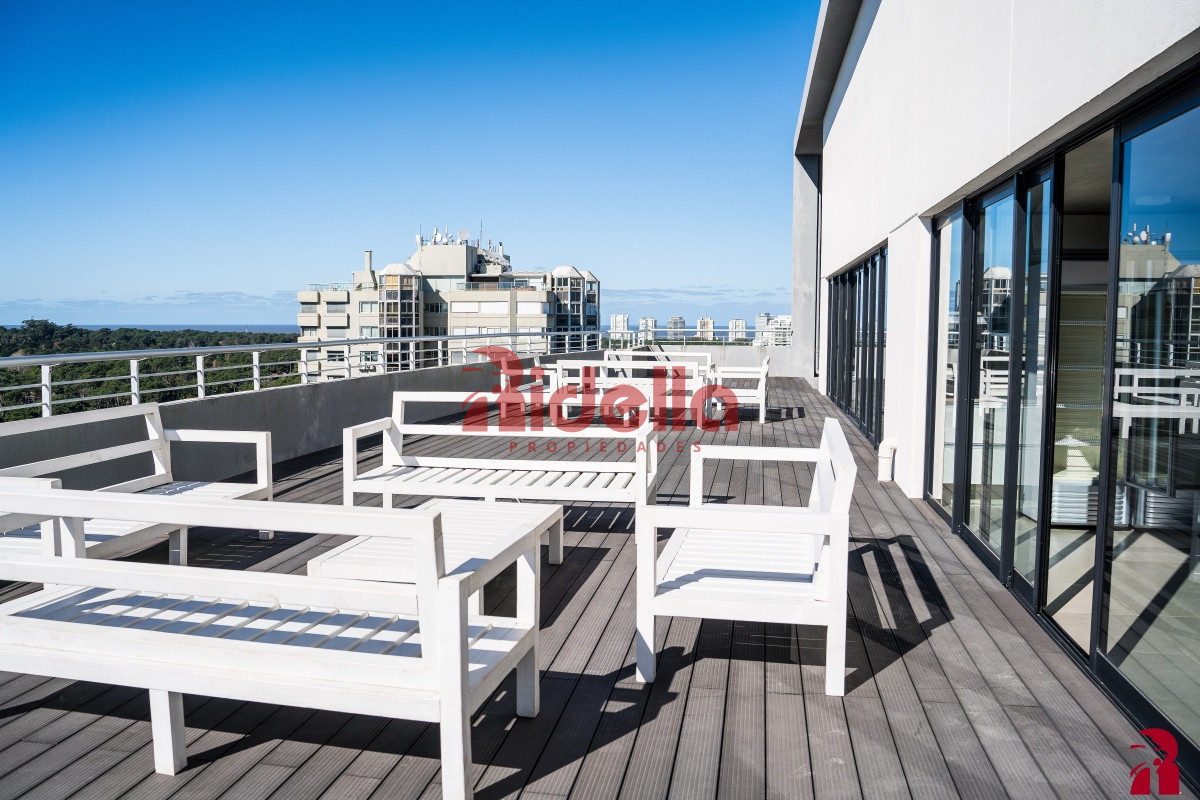 Apartamento ID.557 - Apartamento en venta 4 dormitorios, Roosvelt, Punta del Este