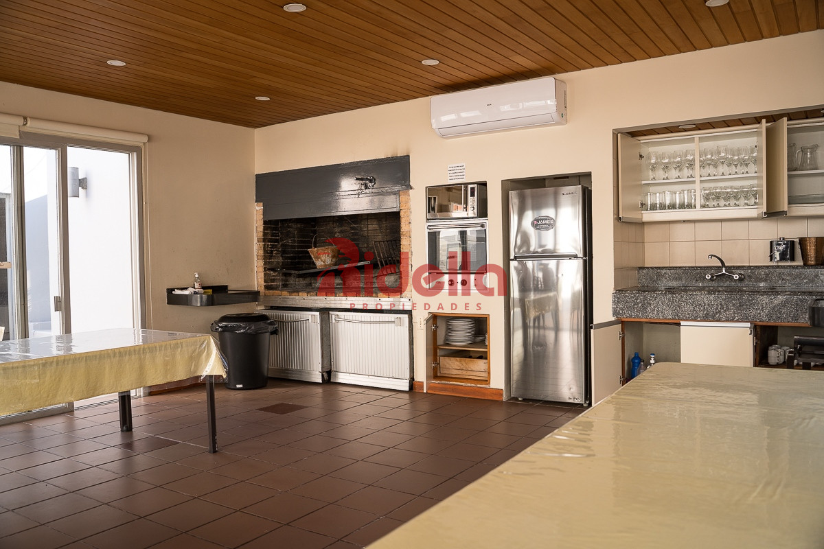 Apartamento ID.460 - Venta de Apartamento 3 dormitorios + servicio en Península, Punta del Este