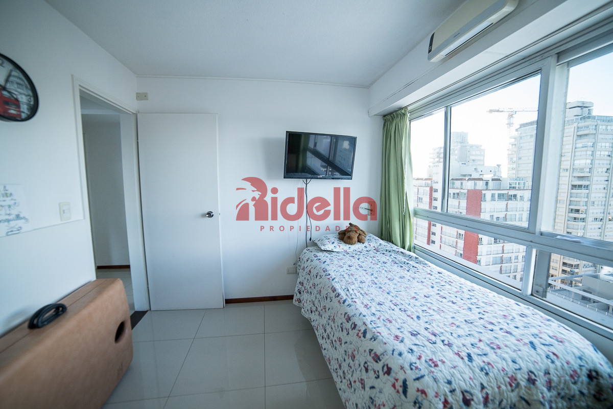 Apartamento ID.460 - Venta de Apartamento 3 dormitorios + servicio en Península, Punta del Este