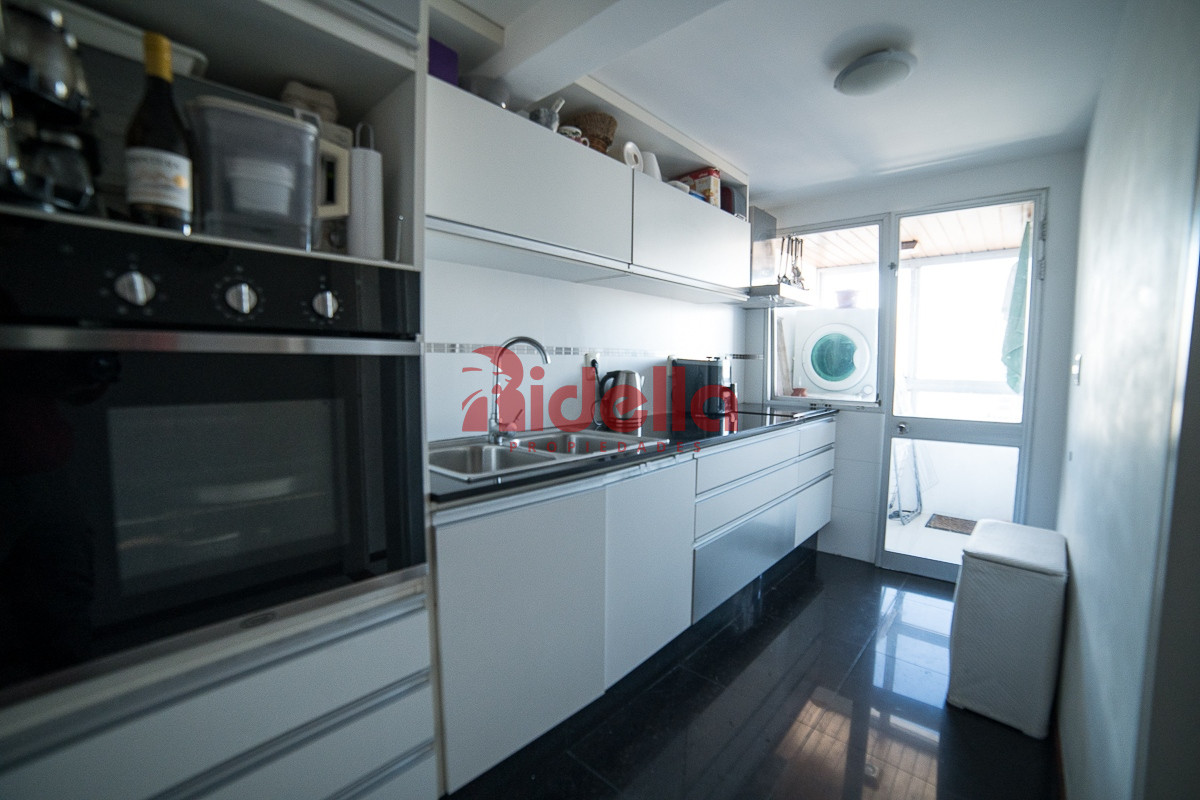 Apartamento ID.460 - Venta de Apartamento 3 dormitorios + servicio en Península, Punta del Este