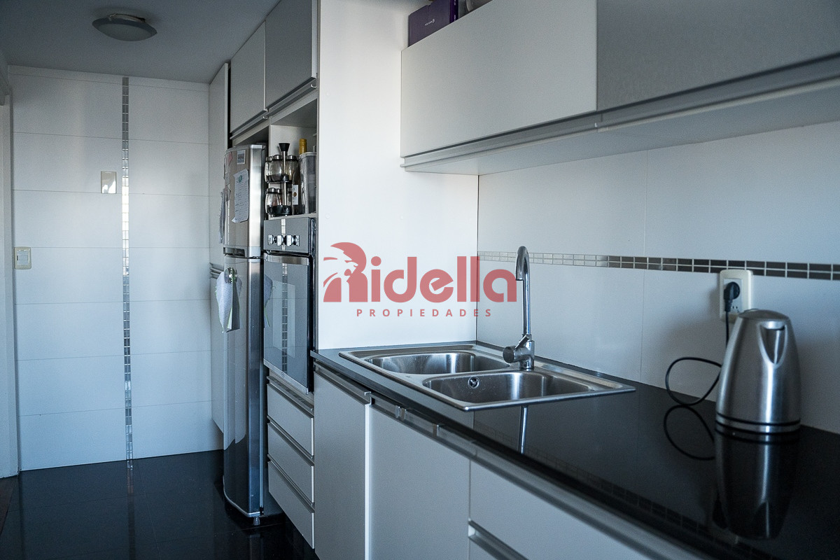 Apartamento ID.460 - Venta de Apartamento 3 dormitorios + servicio en Península, Punta del Este