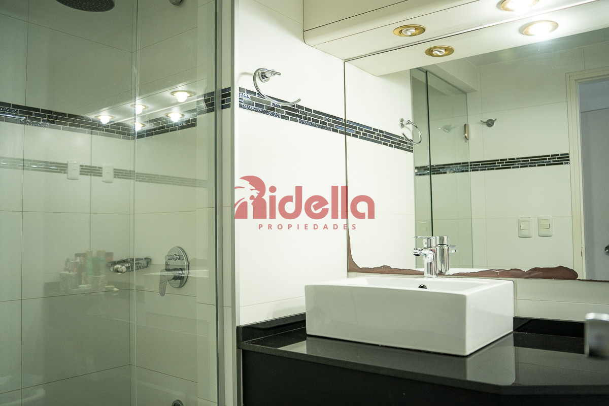 Apartamento ID.460 - Venta de Apartamento 3 dormitorios + servicio en Península, Punta del Este