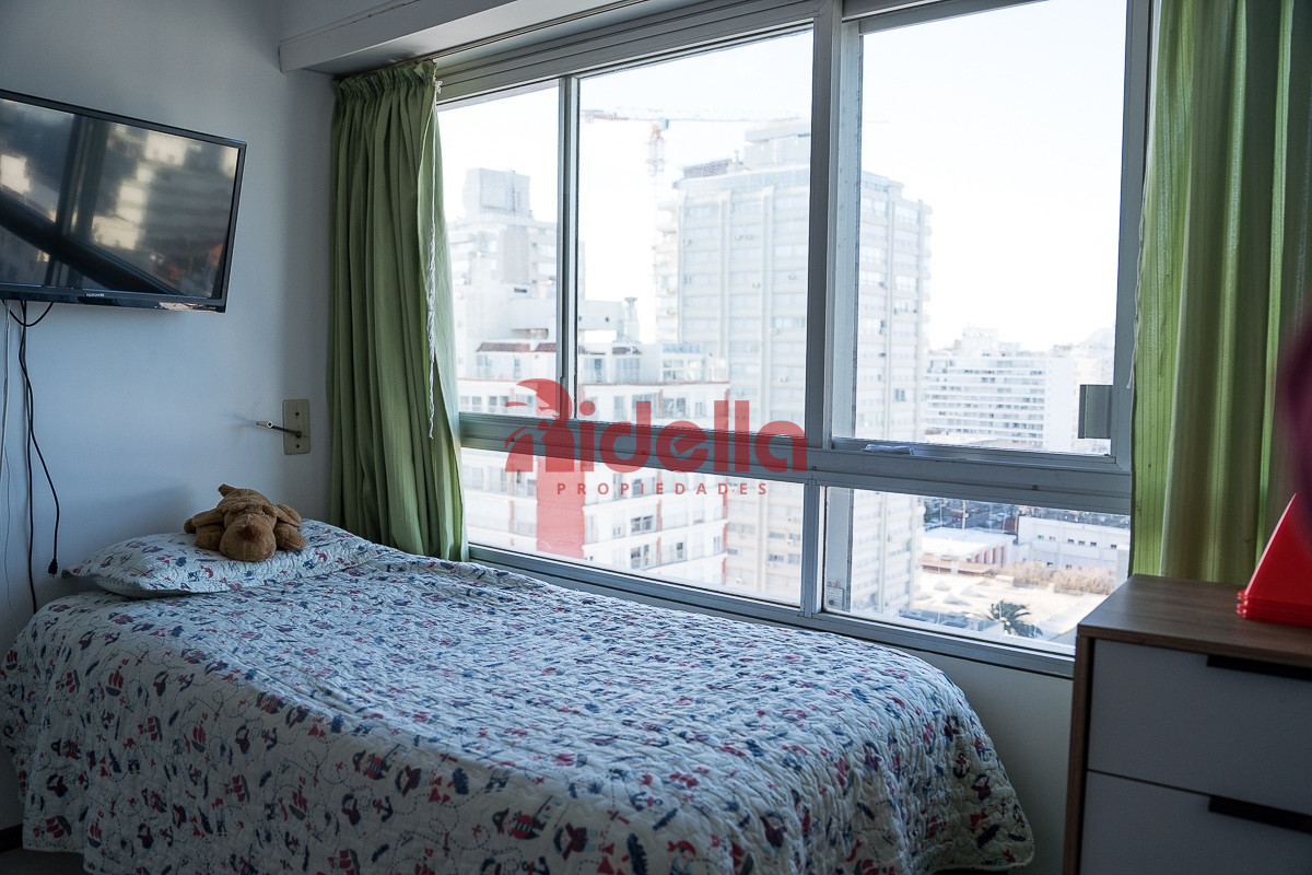 Apartamento ID.460 - Venta de Apartamento 3 dormitorios + servicio en Península, Punta del Este