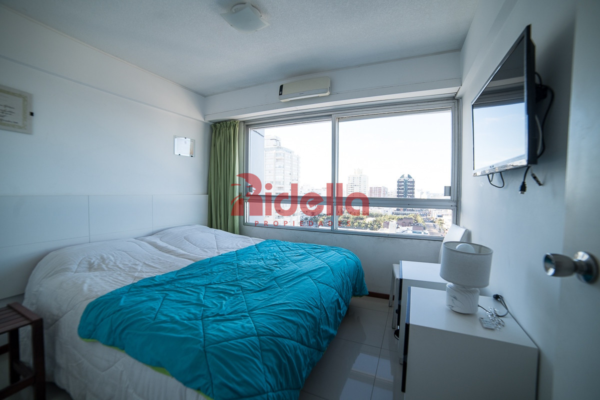 Apartamento ID.460 - Venta de Apartamento 3 dormitorios + servicio en Península, Punta del Este