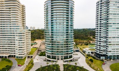 Venta de Apartamento TRUMP TOWER 2 dorm, con financiación propia, Vista al mar