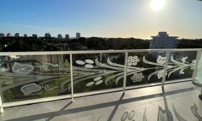 Apartamento de 2 dormitorios y 2 baños en edificio de lujo