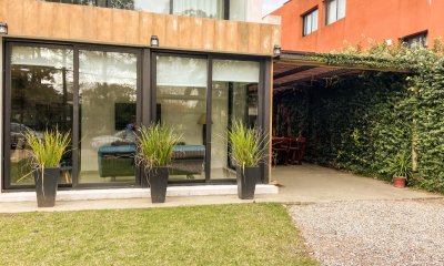 Apartamento dos dormitorios, patio con parrillero propio