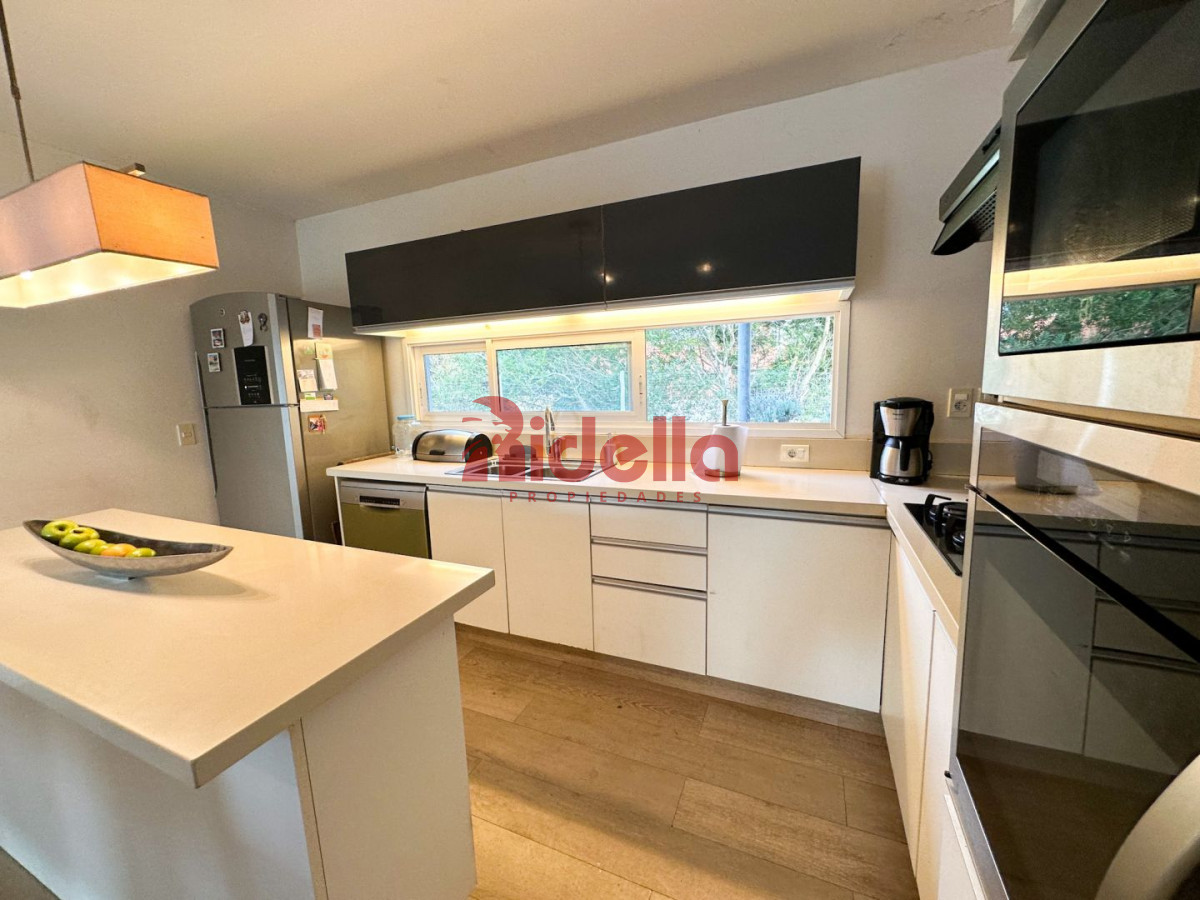 Casa ID.187 - Casa en venta Beverly Hills 4 dormitorios
