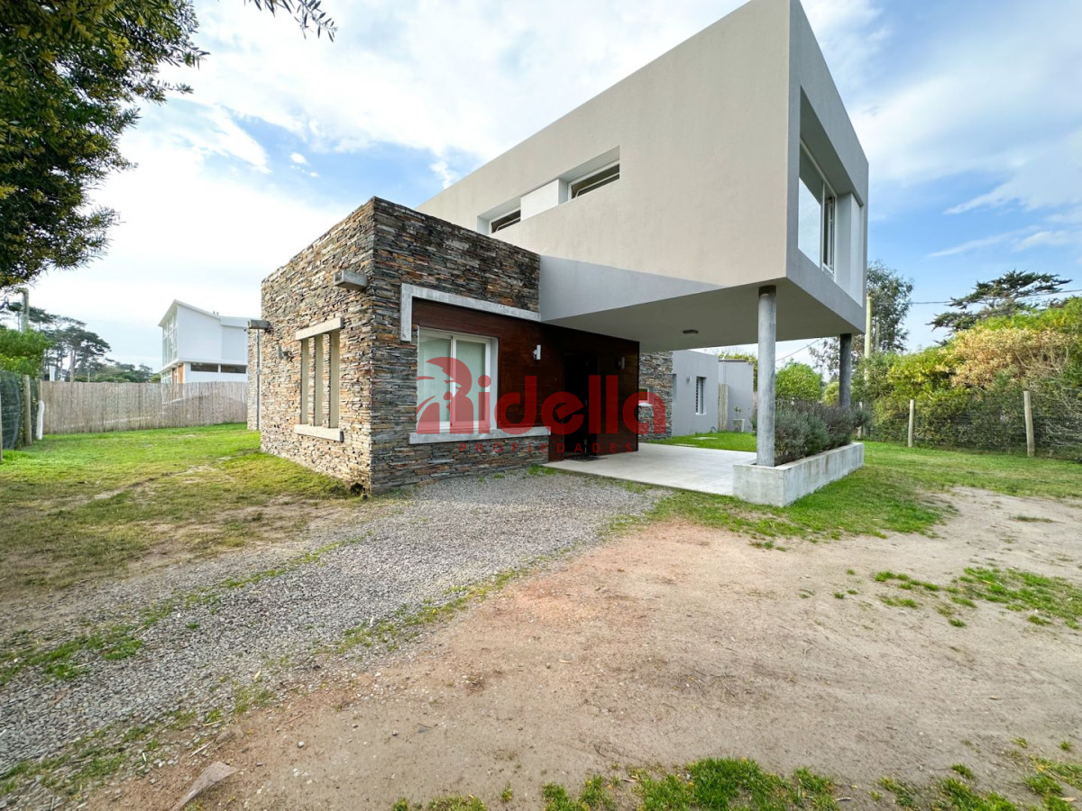 Casa ID.187 - Casa en venta Beverly Hills 4 dormitorios