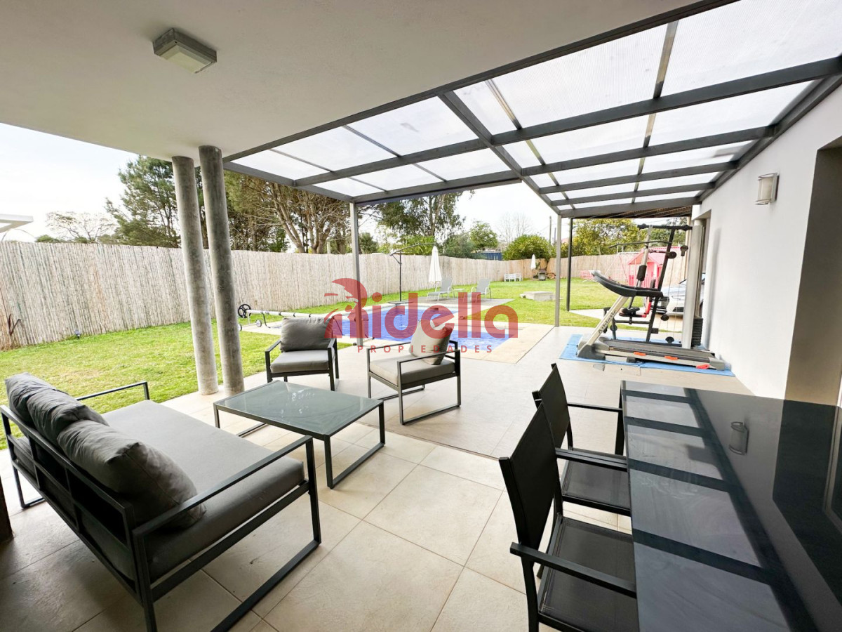 Casa ID.187 - Casa en venta Beverly Hills 4 dormitorios