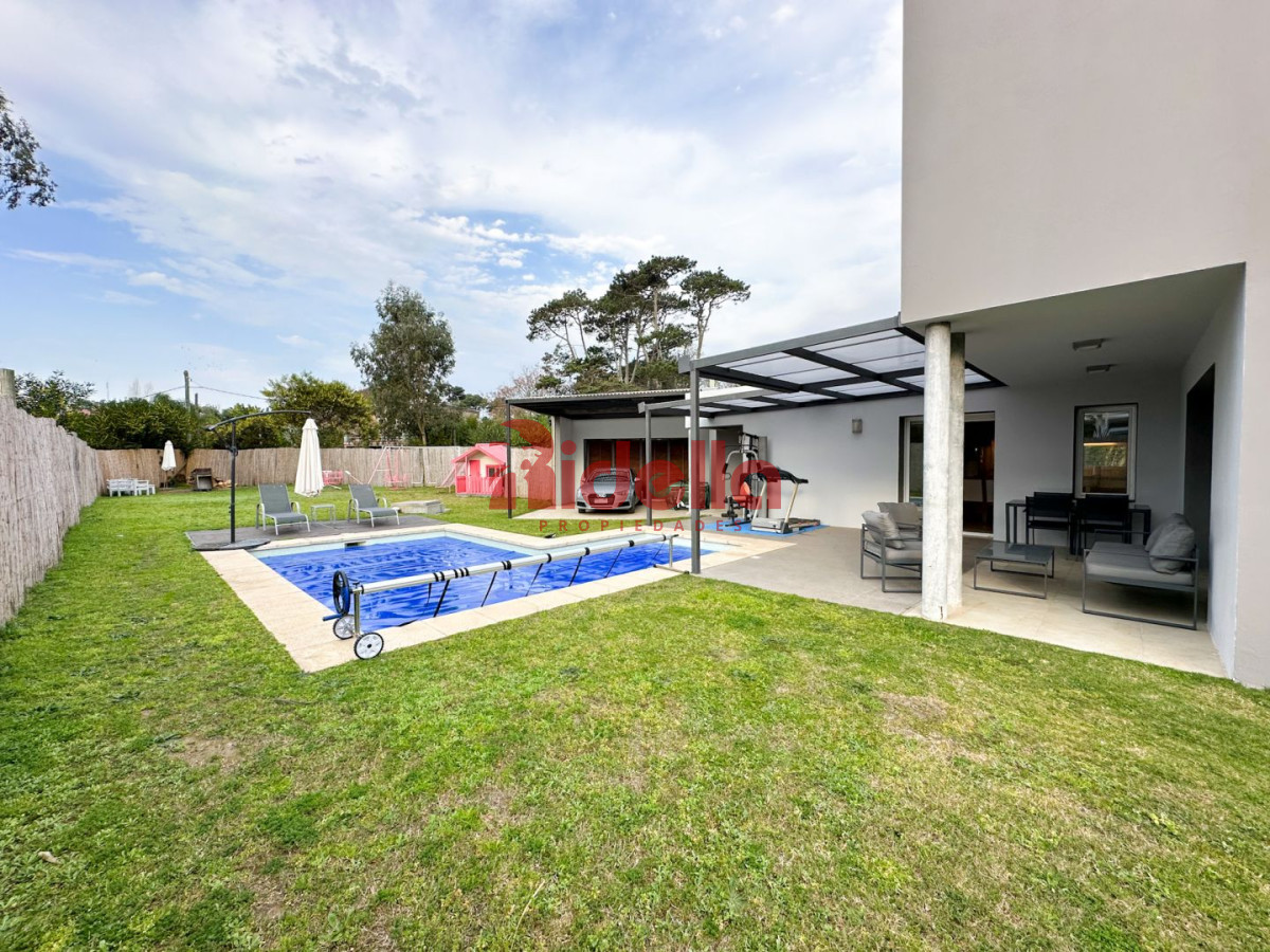 Casa ID.187 - Casa en venta Beverly Hills 4 dormitorios