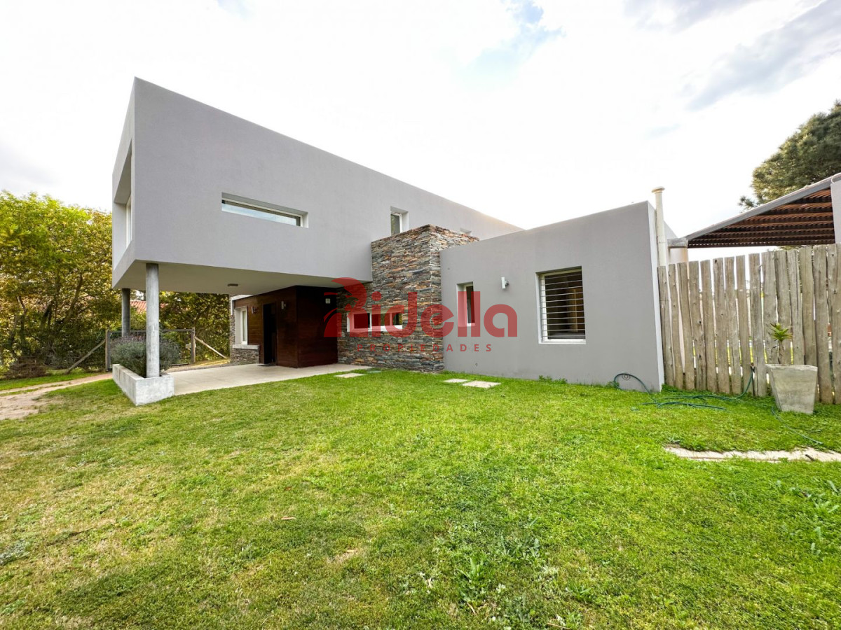 Casa ID.187 - Casa en venta Beverly Hills 4 dormitorios