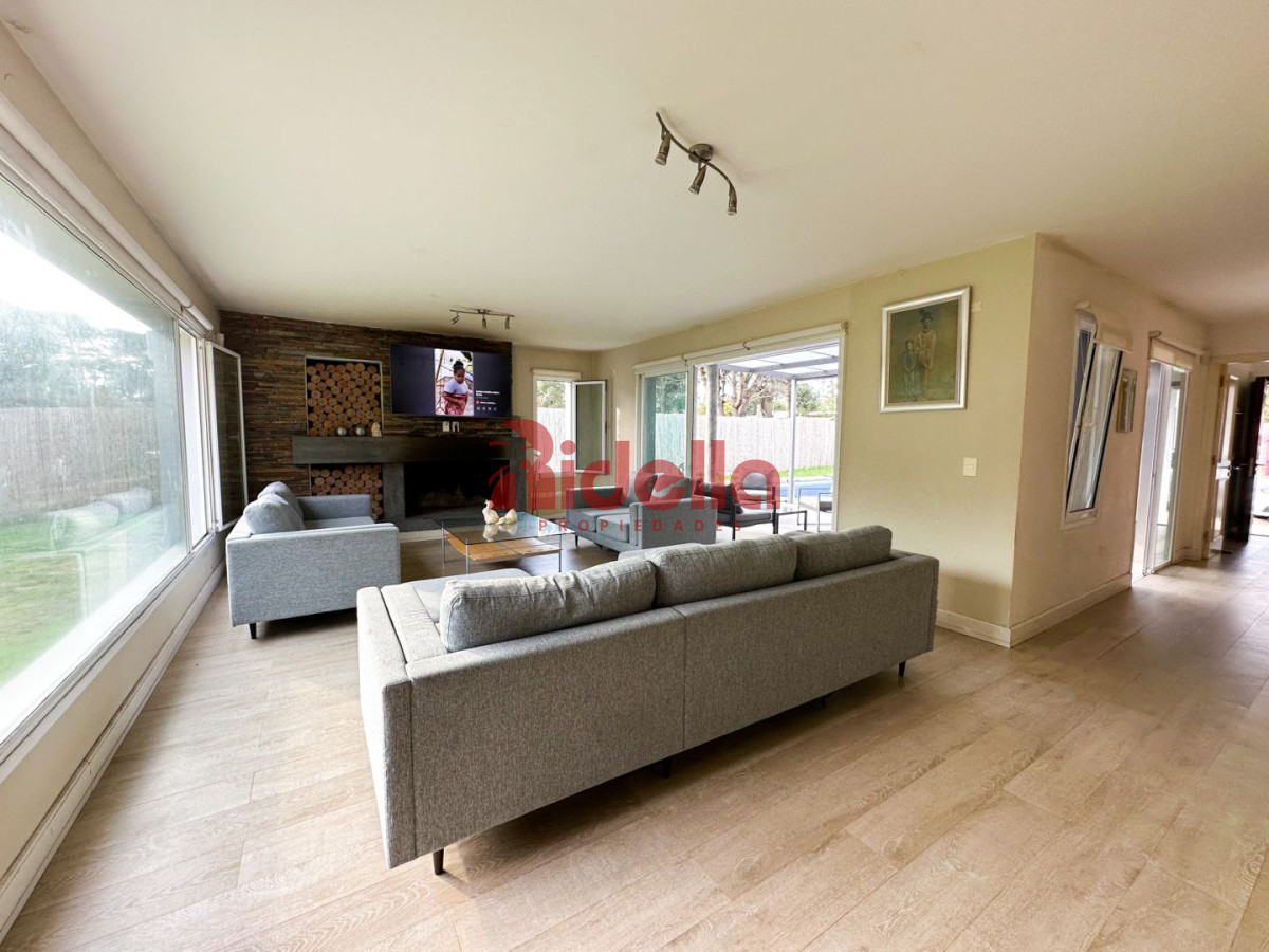Casa ID.187 - Casa en venta Beverly Hills 4 dormitorios