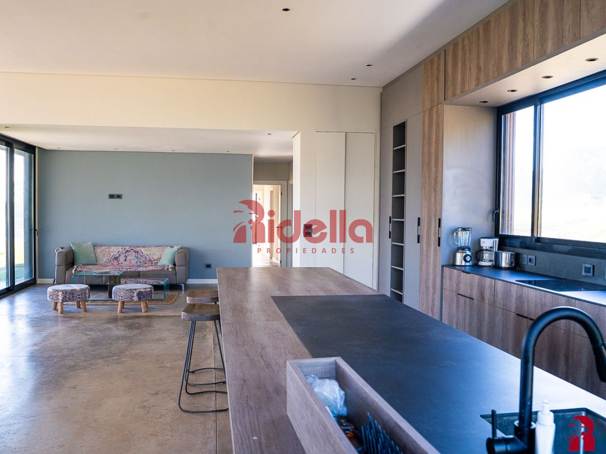 Casa ID.535 - Casa 5 dormitorios, en Barrio Privado, Punta del Este.