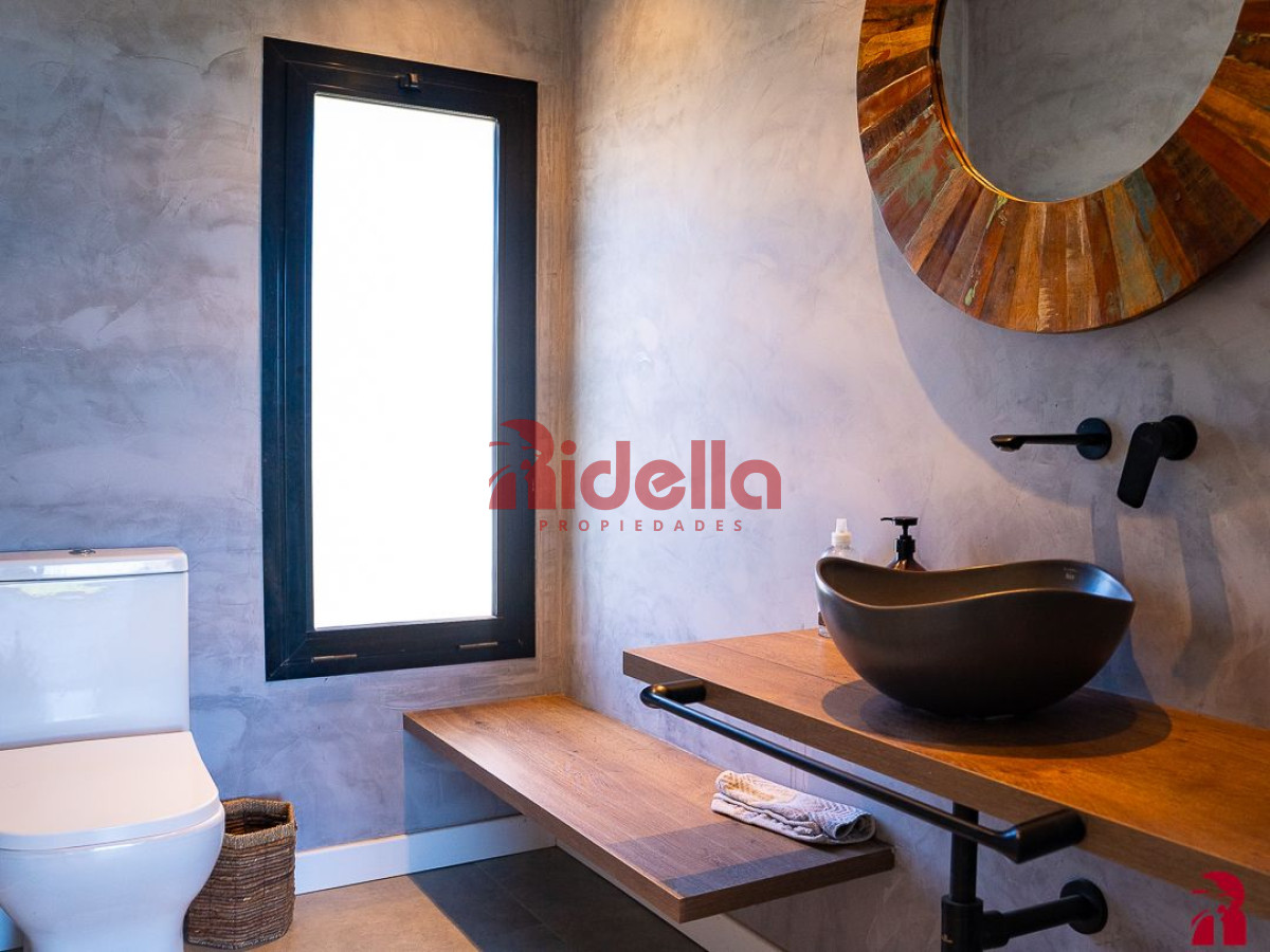Casa ID.535 - Casa 5 dormitorios, en Barrio Privado, Punta del Este.