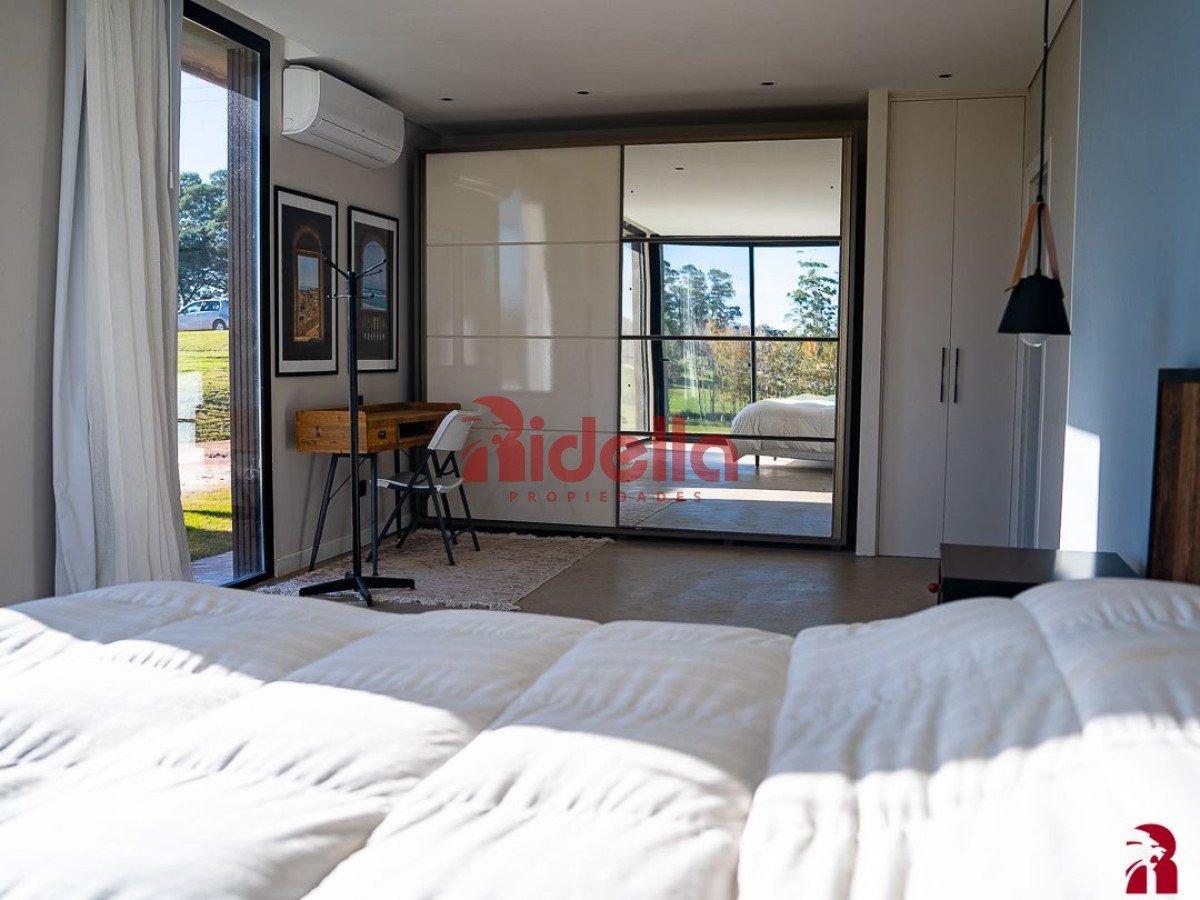 Casa ID.535 - Casa 5 dormitorios, en Barrio Privado, Punta del Este.
