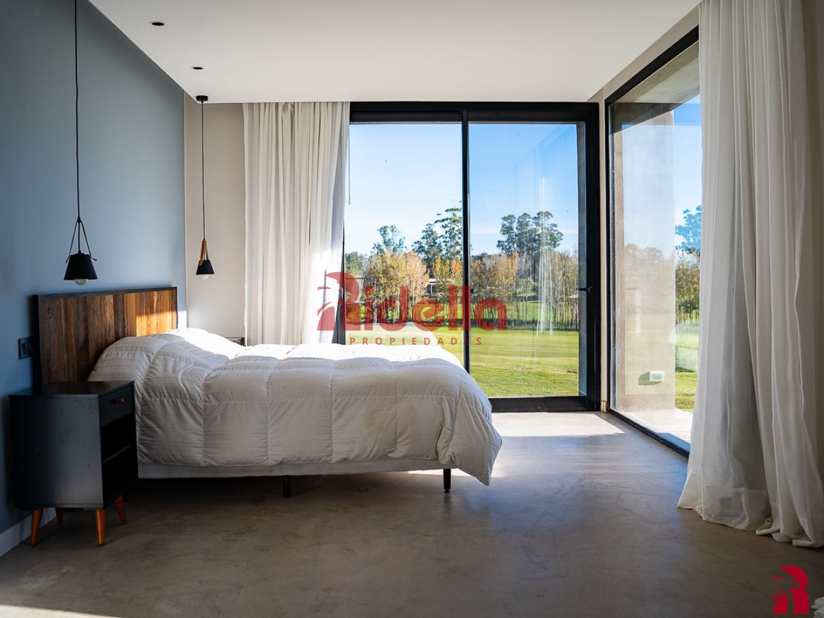 Casa ID.535 - Casa 5 dormitorios, en Barrio Privado, Punta del Este.