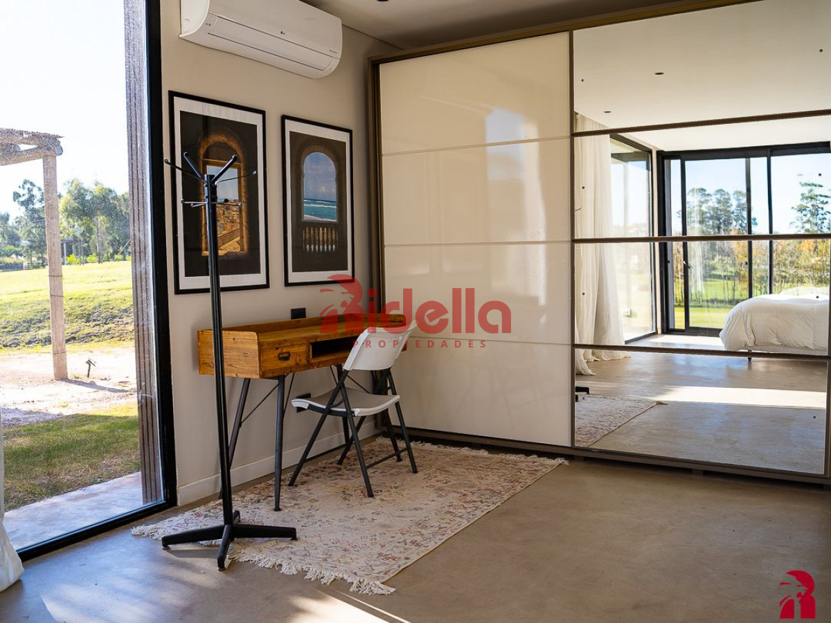 Casa ID.535 - Casa 5 dormitorios, en Barrio Privado, Punta del Este.