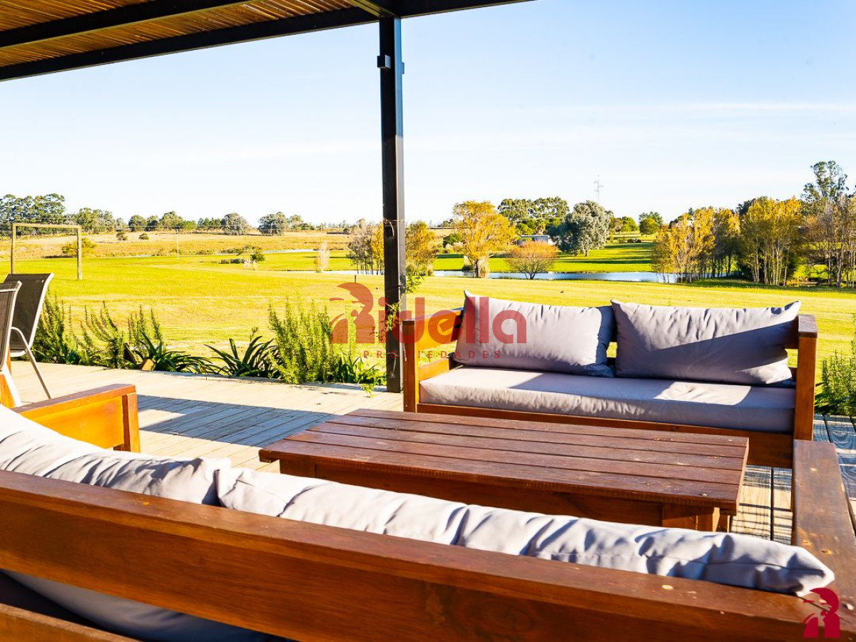Casa ID.535 - Casa 5 dormitorios, en Barrio Privado, Punta del Este.