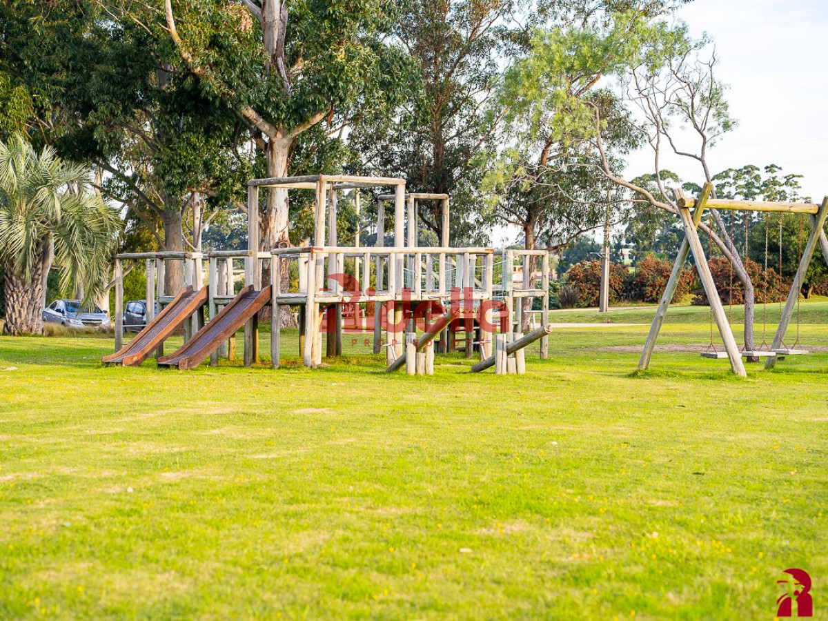 Casa ID.535 - Casa 5 dormitorios, en Barrio Privado, Punta del Este.