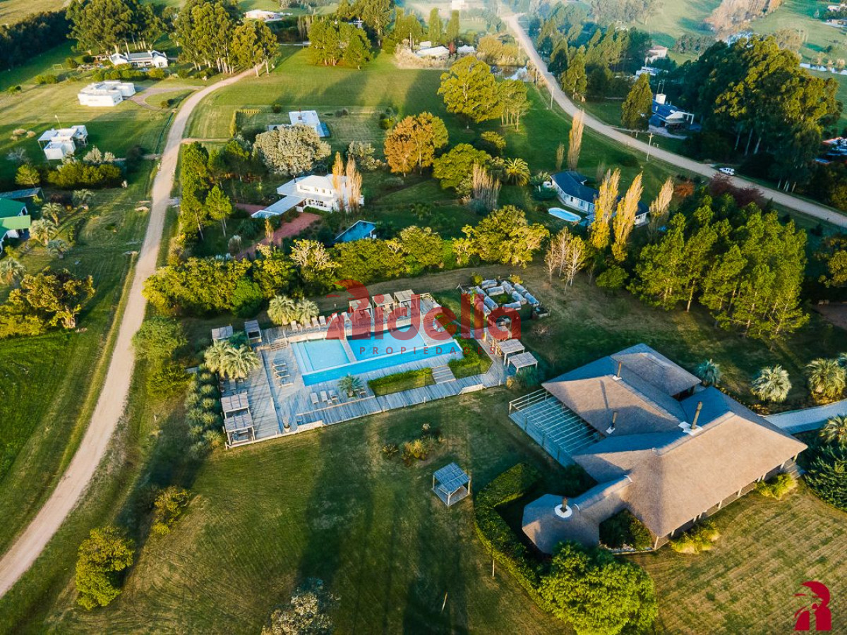 Casa ID.535 - Casa 5 dormitorios, en Barrio Privado, Punta del Este.