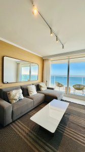 SE VENDE APARTAMENTO EN TORRE DE CATEGORIA FRENTE A PLAYA MANSA