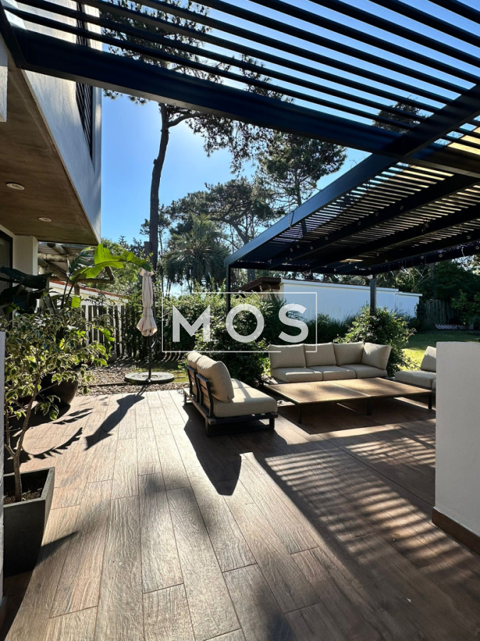 Casa ID.3378 - SE VENDE MODERNA CASA EN PINARES 