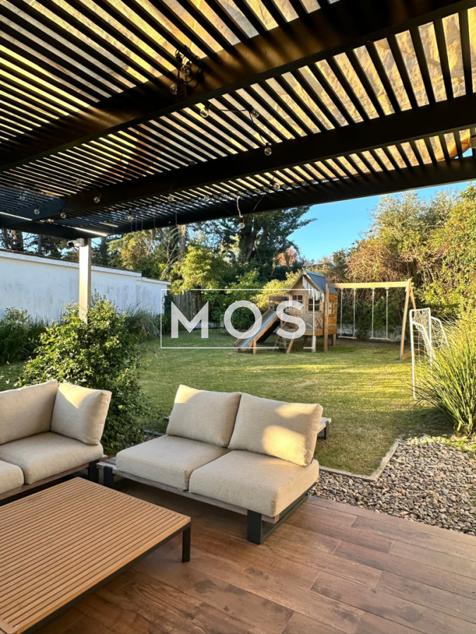 Casa ID.3378 - SE VENDE MODERNA CASA EN PINARES 